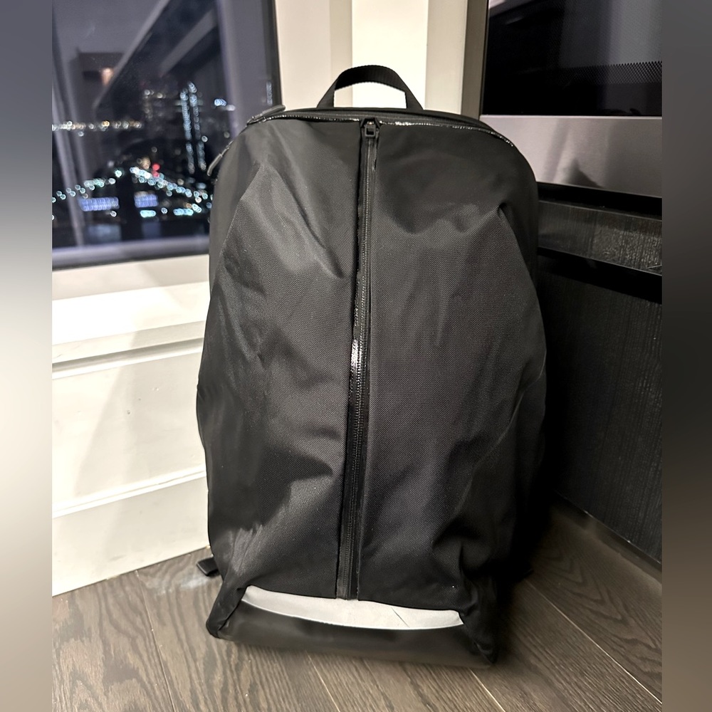 Lululemon backpack waterproof space for shoes